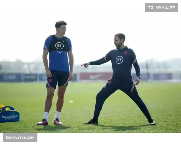 赛前动态:维拉主帅确认将针对曼联高大中卫,强化定位球防守演练 赛前动态:维拉主帅确认将针对曼联高大中卫,强化定位球防守演练